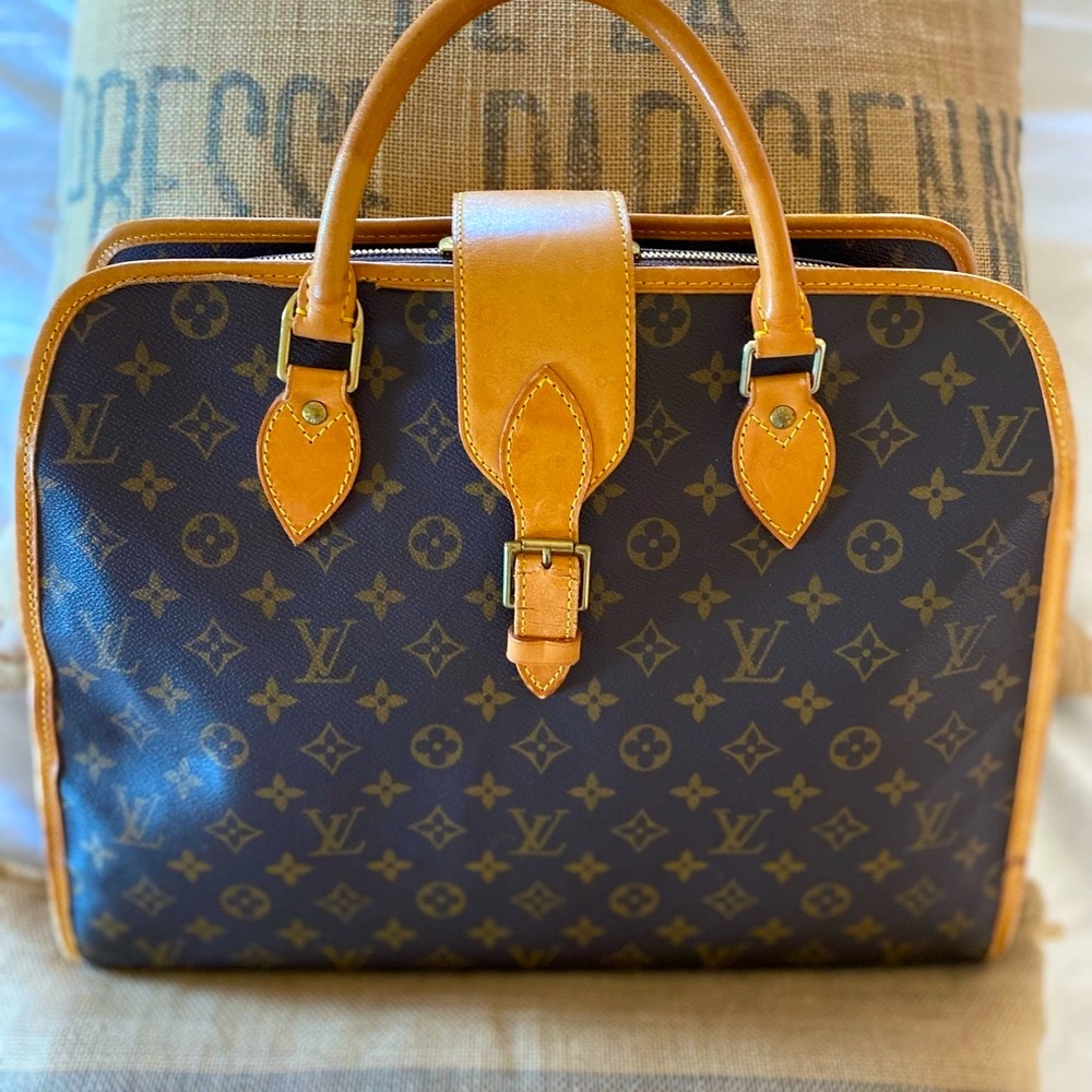 💯GUARANTEED AUTHENTIC Elegant Louis Vuitton Handbag